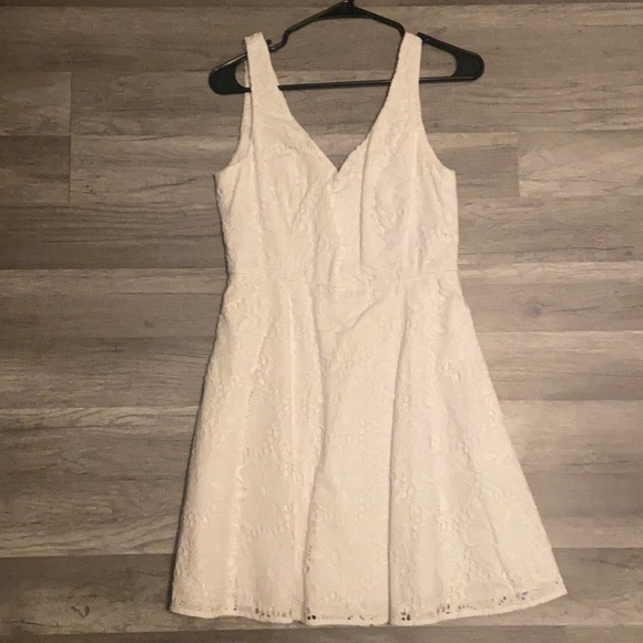 Lilly Pulitzer Dresses & Skirts - White lacy lily